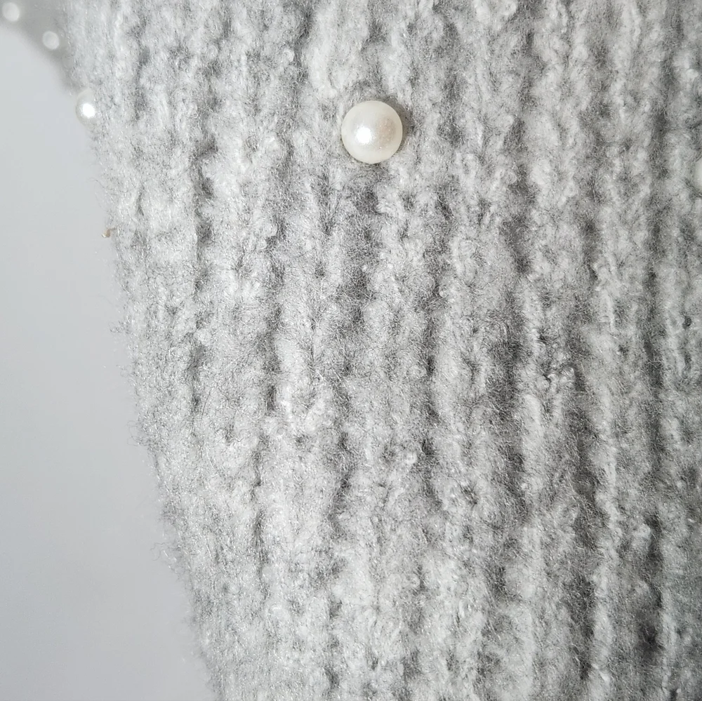 Anne Taylor Chunky Gray Knit Scarf With Pearl Accents